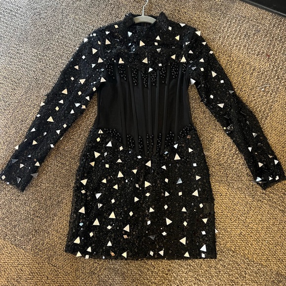 I got the dress from shopdenoa in a size medium. The dress color is all black - Picture 2 of 4